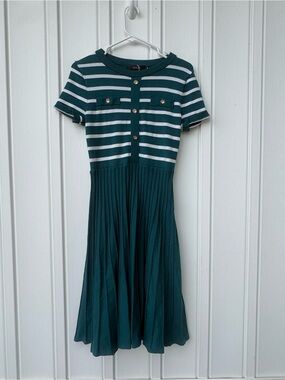 Zesica Ribbed Knit Striped Pleated Midi Dress Dark Green Medium